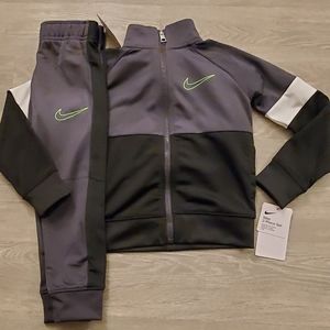 Boys Nike Set Size 6 NWT